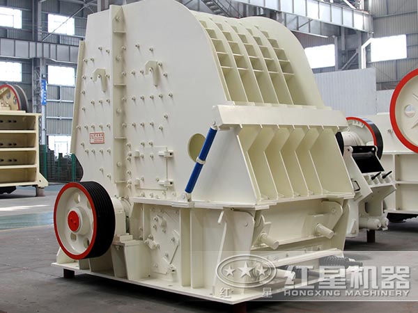 細碎反擊破碎機側面圖