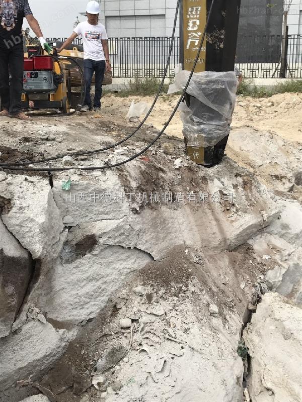 山東濟南花崗石液壓劈石機 破碎機設備