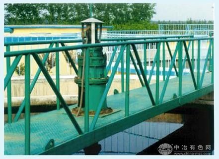 懸掛式中心傳動刮泥機
