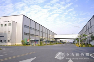 中鋁山西新材料項目首柱吊裝完成：節能增效助力產業升級